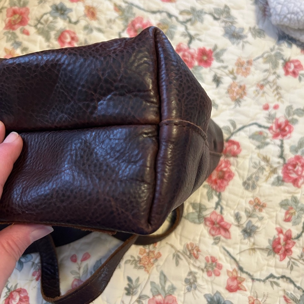 Portland Leather Medium Crossbody Coldbrew - Picture 9 of 9